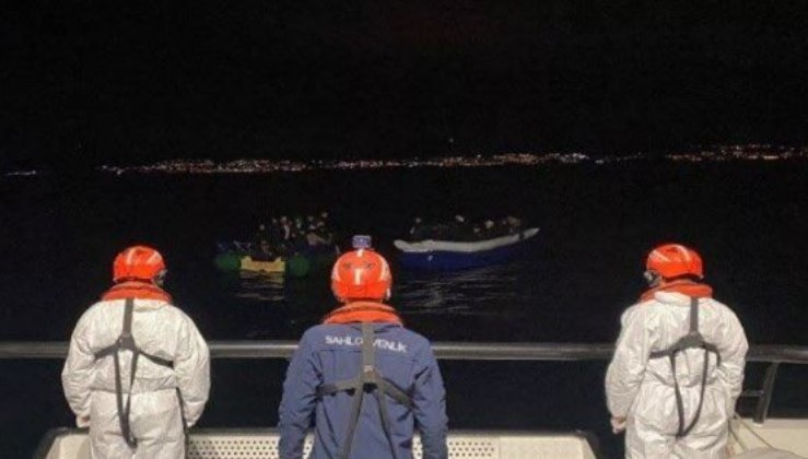 İzmir açıklarında 60'a yakın kaçak göçmen kurtarıldı