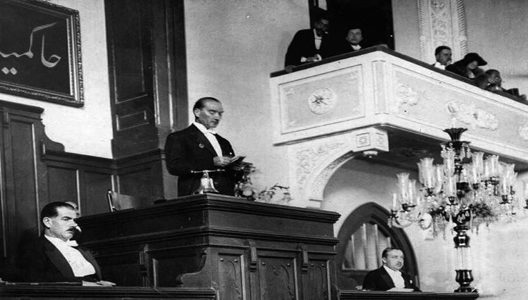 15 Temmuz 1920 - Atatürk'ün, Ankara milletvekili olarak Türkiye Büyük Millet Meclisi'nde yemin etmesi.