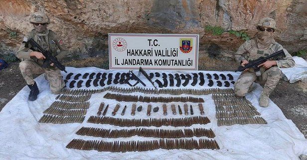 Hakkari'de bölücü terör örgütü PKK'ya operasyon! Büyük miktarda silah ve mühimmat ele geçirildi