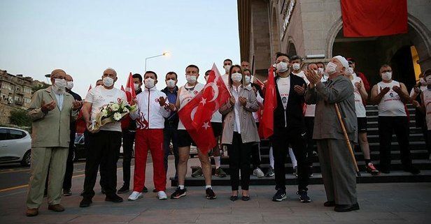 Son dakika: Nevşehir'den bir grup sporcu, 15 Temmuz kahramanı Ömer Halisdemir'in Niğde'deki kabrine koşuyor