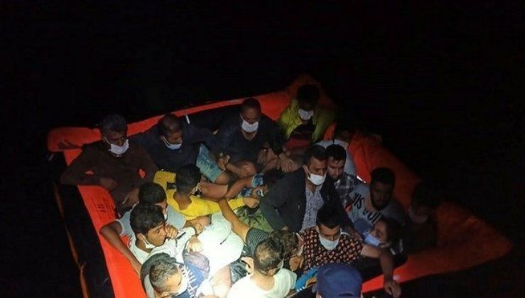Bodrum açıklarında zalim Yunan tarafından Türk kara sularına itilen 37 düzensiz göçmen kurtarıldı