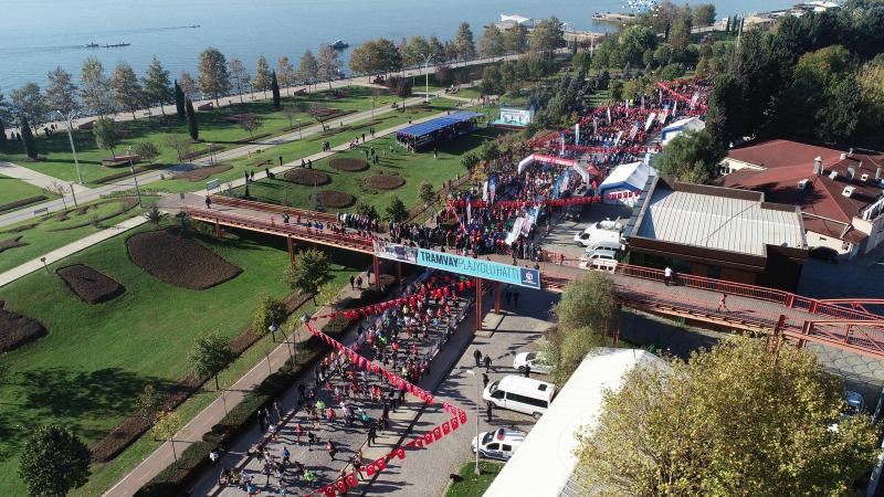 İzmit'te Cumhuriyet Koşusu'na 10 bin kişi katıldı