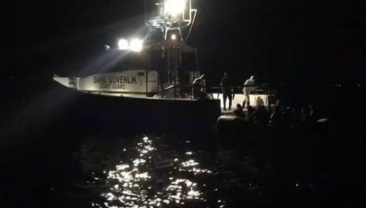Türkiye, Yunanistan'ın Çanakkale açıklarına geri ittiği 17 sığınmacıyı kurtardı