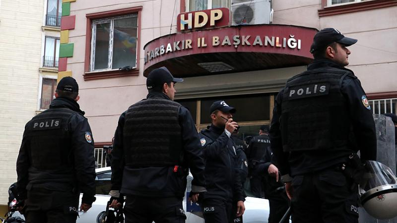 Teröristbaşı Öcalan için açlık grevi başlatan HDP'ye ikinci baskın