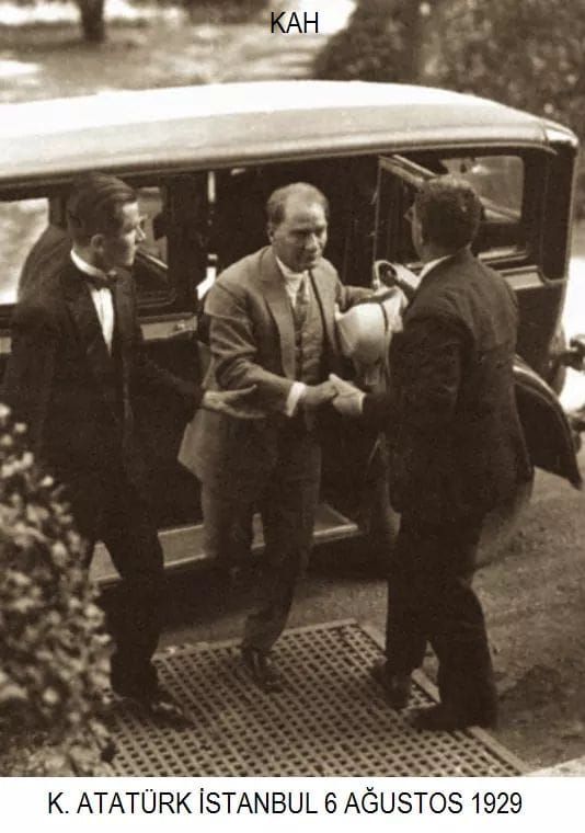 Mustafa Kemal Atatürk'ün Haydarpaşa Garı'nda karşılanışı. (06.08.1929)
