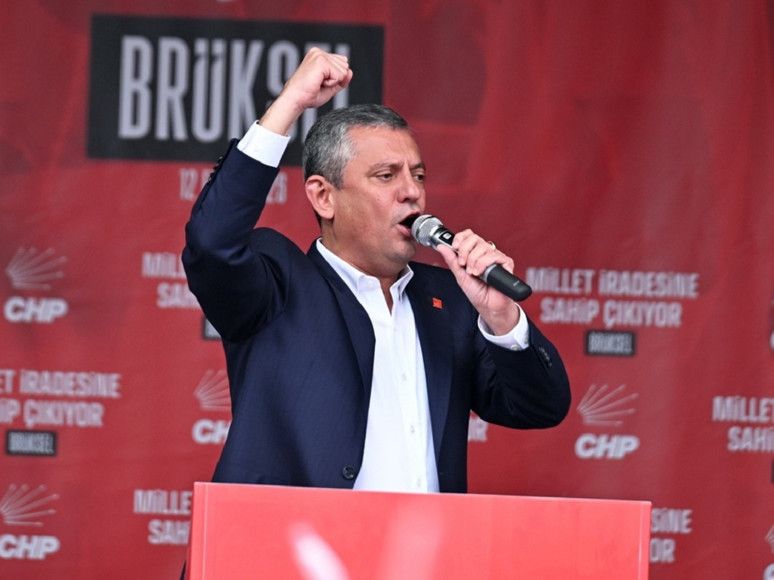 Özgür Özel, Brüksel'de Batı'ya övgüler dizdi