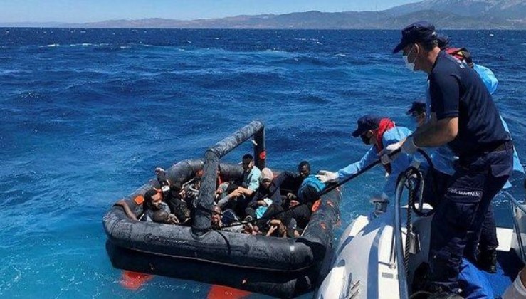 Yunanistan tarafından Türk kara sularına itilen 26 sığınmacı kurtarıldı