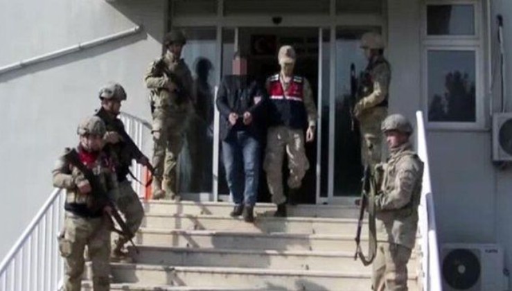 Son dakika: Diyarbakır'da PKK'lı teröristlere ilaç gönderen muhtar tutuklandı.