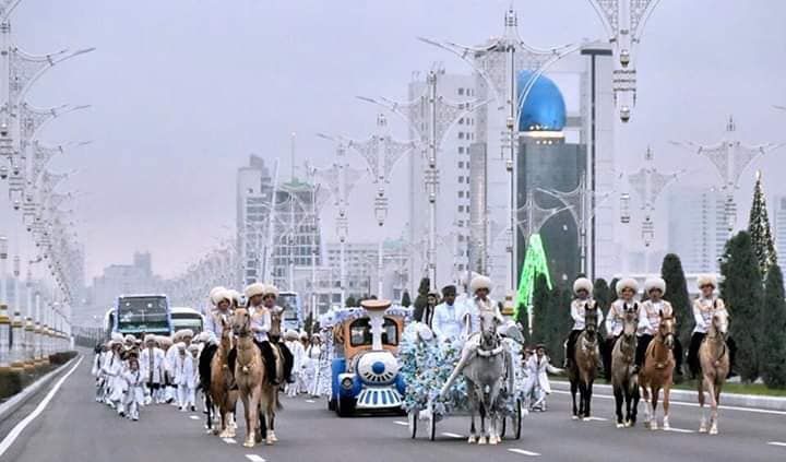 Burası Türkmenistan ve Nardugan Bayramı töreni