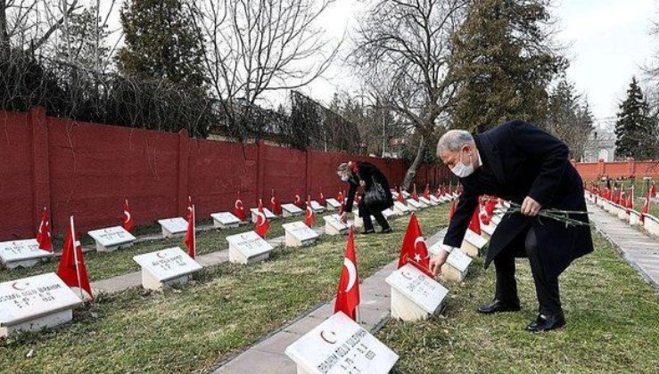 Milli Savunma Bakanı Hulusi Akar, Romanya'da Bükreş Türk Şehitliği'ni ziyaret etti