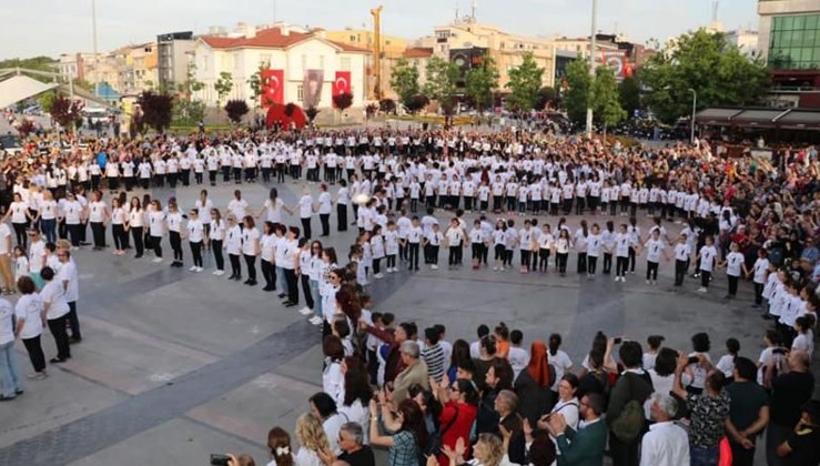 Yalova'da binlerce kişi 19.19'da 250 bin kişi Atabarı oynadı