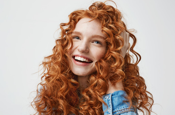 ¡Consejos para el cuidado del cabello para niñas con cabello rizado natural!