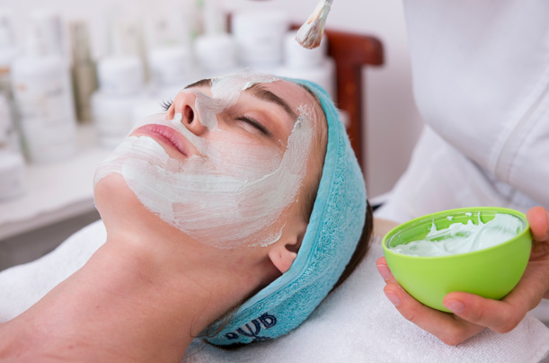 ¿Sabías esto sobre el carbonato y la máscara de levadura de cerveza para la cara?