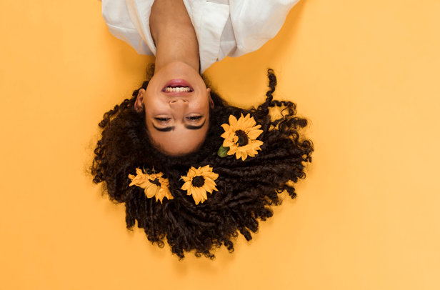 ¡Consejos para el cuidado del cabello para niñas con cabello rizado natural!