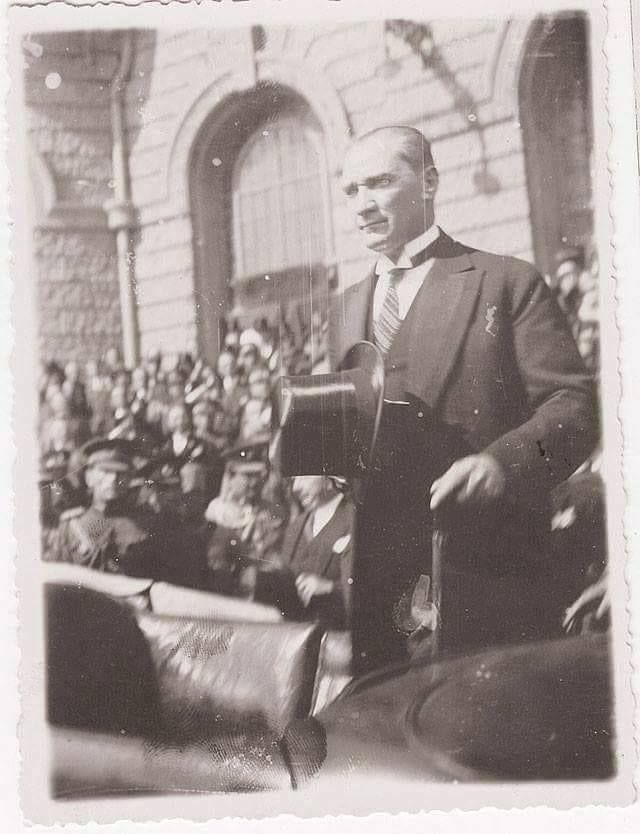 " Dünyada 6 gün süren bir bilimsel kongreyi baştan sona izleyen tek devlet başkanı Atatürk'tür"