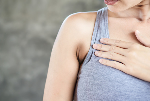 Solución a base de hierbas para el oscurecimiento de la axila