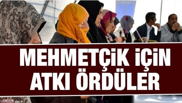 Diyarbakır anneleri Mehmetçik için atkı ördü