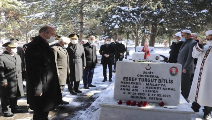 Bakan Soylu Şehit Org. Eşref Bitlis'in mezarını ziyaret etti.