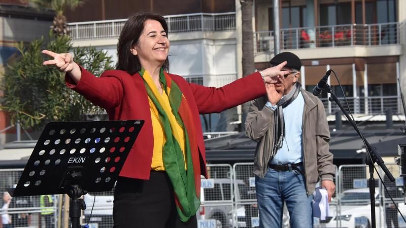 HDP'li vekillere 'Sayın Öcalan'dan suç duyurusu