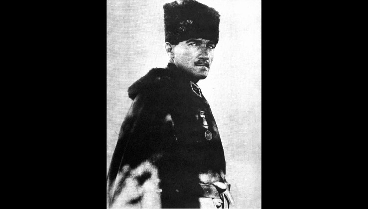 Atatürk: “Bilmiyorlar ki biz memleketi kurtarmak için icabında padişahın da, halifenin de,