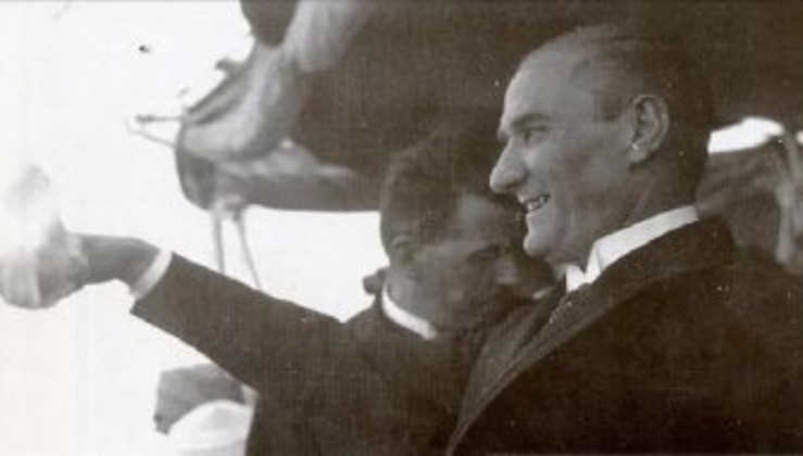 BENZEMEZ KİMSE SANA Müzeyyen Senar & Mustafa Kemal Atatürk