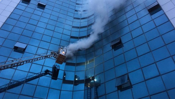 Şişli'de 17 katlı iş merkezinde yangın