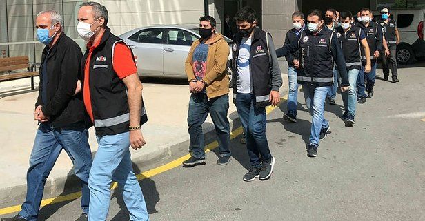 Manisa merkezli FETÖ operasyonu: 1'i emniyet müdürü 16 eski polis gözaltına alındı