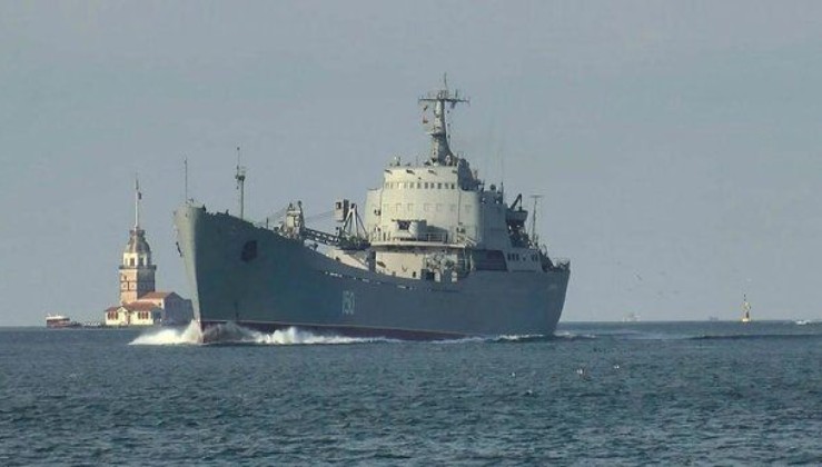 Son dakika: Rus savaş gemisi Saratov İstanbul Boğazı'ndan geçti