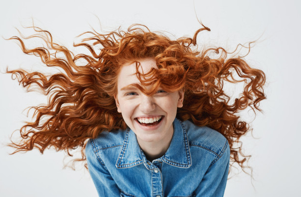 نصائح للعناية بالشعر للبنات ذوات الشعر الطبيعي المجعد!