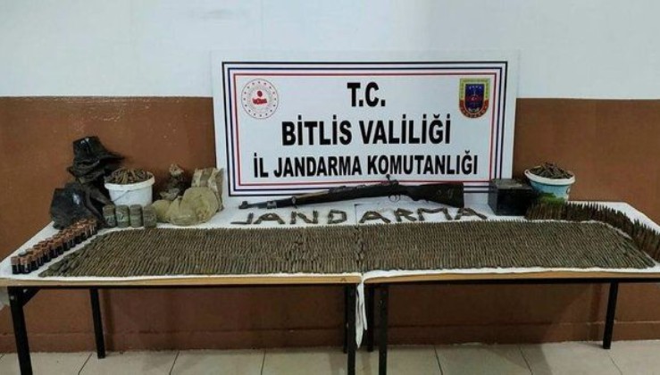 SON DAKİKA: Bitlis'te PKK'ya bir darbe daha: Toprağa gömülü silah ve mühimmatı bulundu