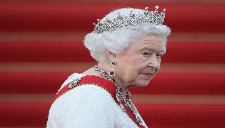 Kraliçe Elizabeth tahtın varisini açıkladı