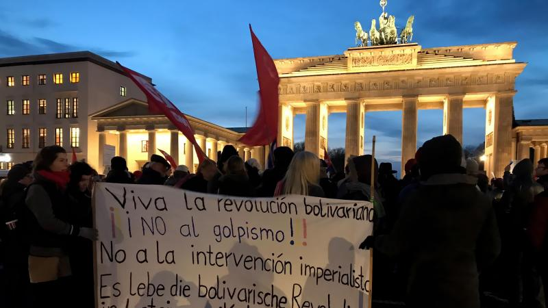 Berlin’de ABD’yi protesto ettiler