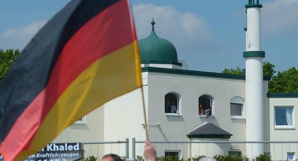 Almanya'da her iki günde bir camiye bombalı tehdit