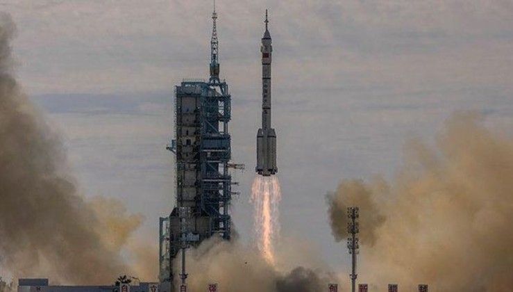 Çin resmen açıkladı! 5 yıl sonra ilk insanlı uzay misyonu: Shenzhou-12 başarıyla fırlatıldı