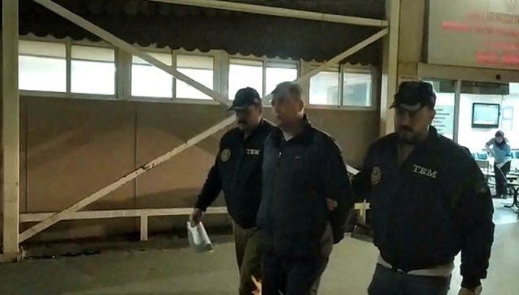İzmir merkezli 5 ilde FETÖ operasyonu: 74 gözaltı.