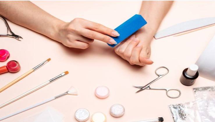 دلل نفسك بواسطة مانيكير المنزل