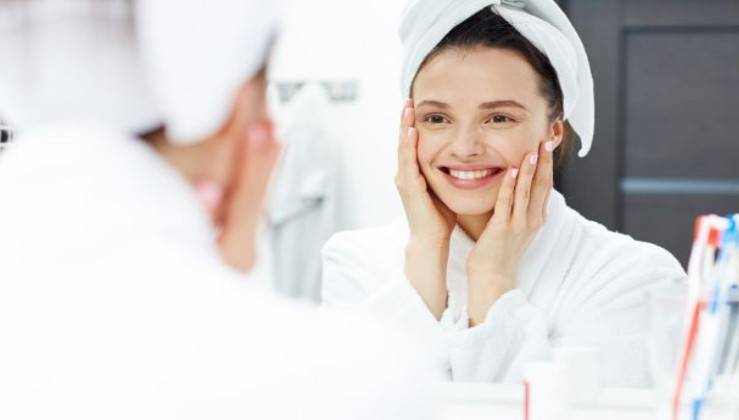 الطرق الطبيعية للمحافظة على شكل البشرة