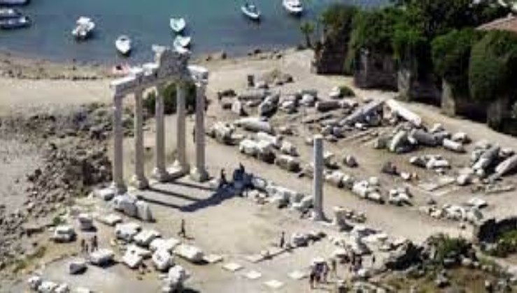 Antalya'da Bulunan 2000 Senelik Apollon Tapınağı'nı Bar Olarak Kullanılmasından Dolayı Yetkililer Harekete Geçerek Suç Duyurusunda Bulundular