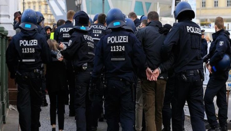 Almanya'da polise 'olağanüstü' yetki