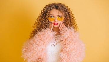 نصائح للعناية بالشعر للبنات ذوات الشعر الطبيعي المجعد!