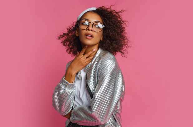 Советы по уходу для девушек с кучерявыми волосами!