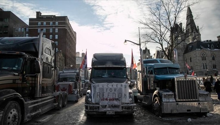 Aşı karşıtı kamyoncuların başlattığı protesto mahkemeye taşındı