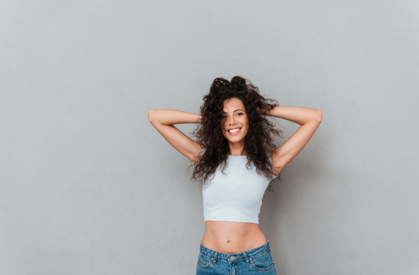 Советы по уходу для девушек с кучерявыми волосами!