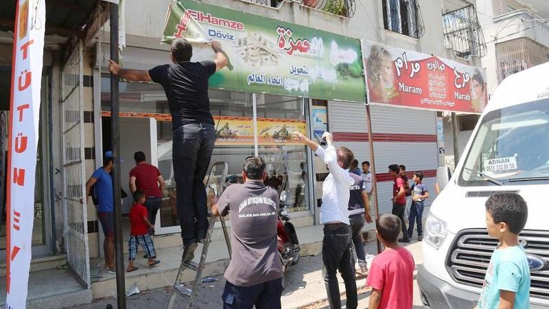 Adana'da Arapça tabela, poster ve afişler kaldırıldı