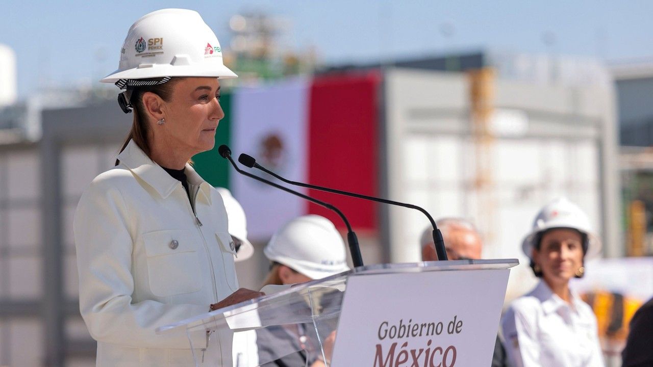 Mexico Celebra Impulso a la Autosuficiencia: Sheinbaum blinda el futuro de Pemex desde la Refinería de Tula