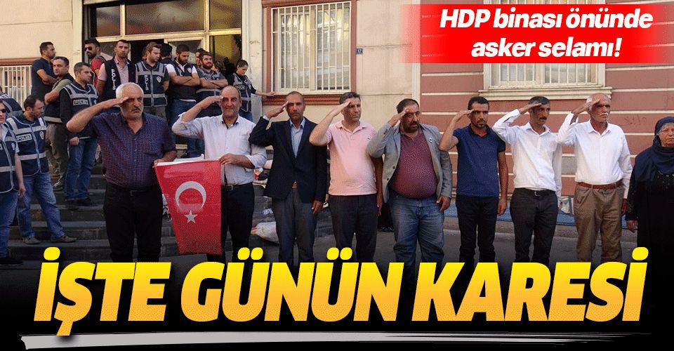 HDP önündeki ailelerden Barış Pınarı Harekatı'na ‘asker selamlı’ destek.