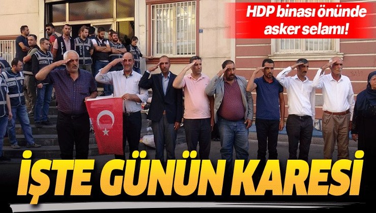 HDP önündeki ailelerden Barış Pınarı Harekatı'na ‘asker selamlı’ destek.