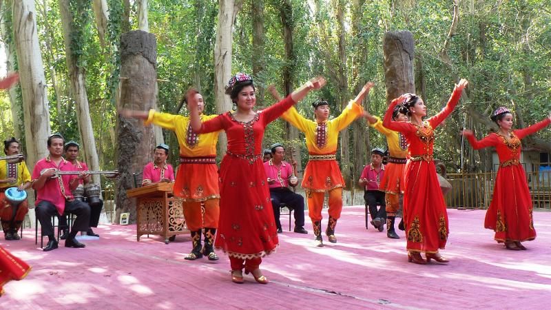 Sinciang'ı gezen gazeteciler: Uygurlar kültürlerini yaşatabiliyor