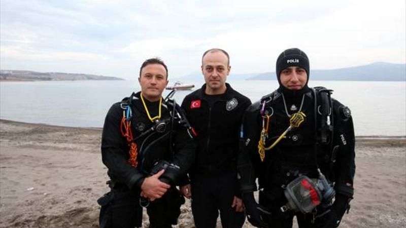 'Kurbağa adamlar' Van Gölü'nde sualtı görevlerine hazırlanıyor