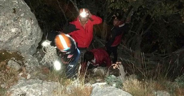 Adana Pozantı'da uçurumda mahsur kalan iki arkadaşı AFAD kurtardı